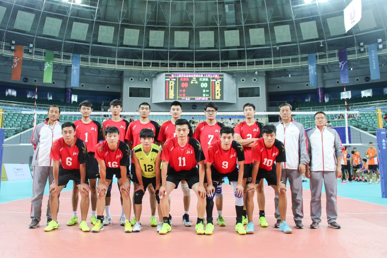 星空体育-科维托娃重返赛场，出色防守首场状态出色，利物浦观众沸腾！赢得满堂喝彩(科维托娃冠军一览表)