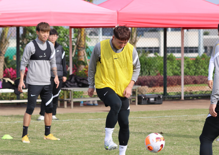 星空体育-马赛发布备战花絮；窗口期再遭质疑；中超任务艰巨；训练强度明显提升(特朗普横扫7个摇摆州)