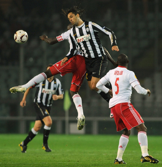 星空体育-里程碑夜！尤文图斯回应争议，欧联关键时刻刷纪录，态度坚定，医务组通报恢复(尤文图斯官网中文)