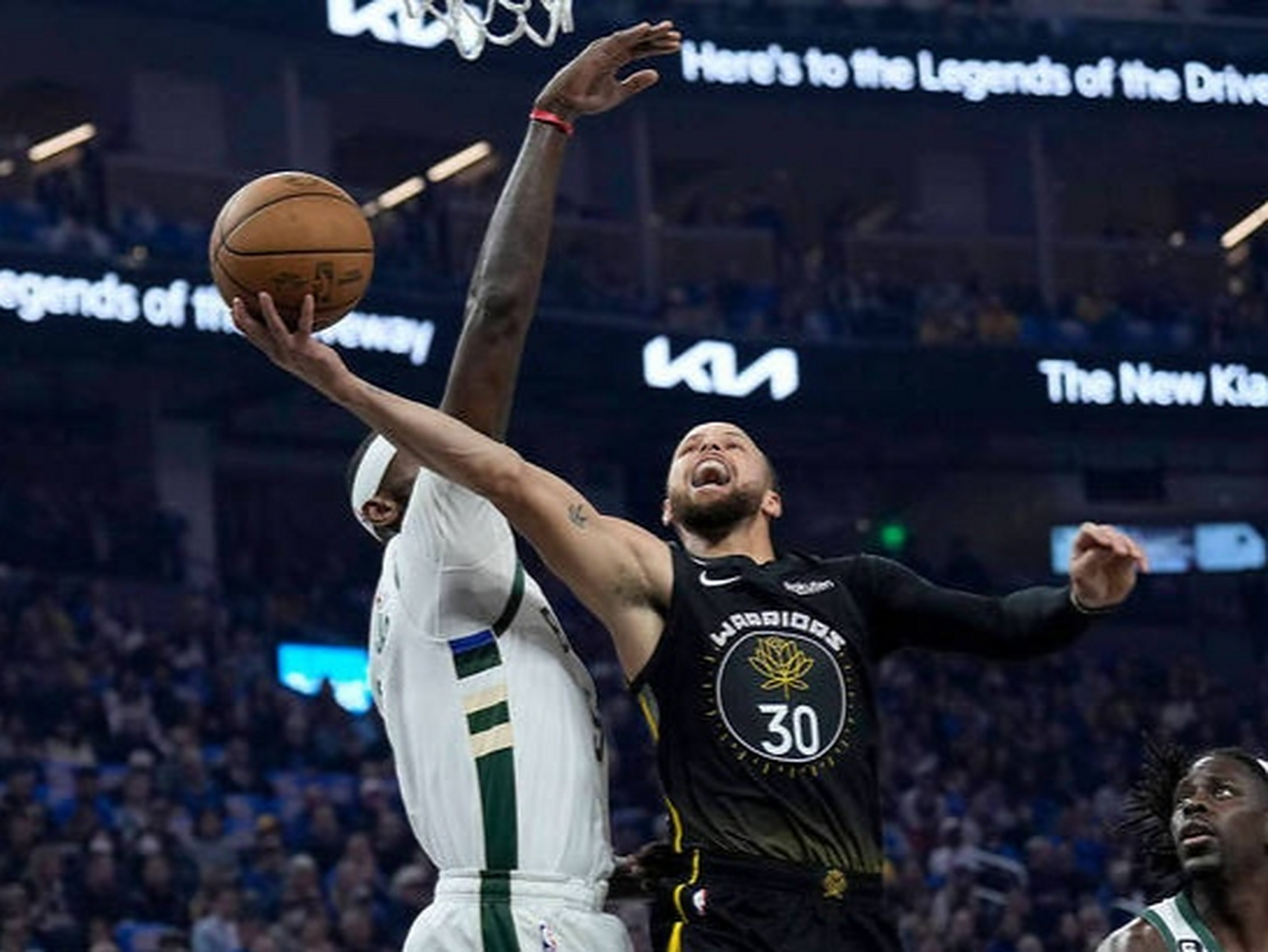 星空体育-库里爆冷击败尤文图斯，战术调整引爆全场！的简单介绍