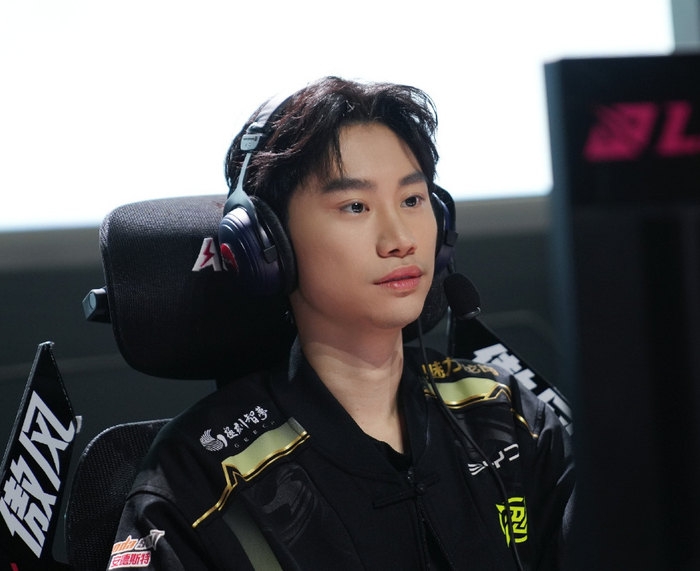 星空体育-包含Doinb回归赛场，惊险取胜首场状态亮眼，公牛观众沸腾！的词条